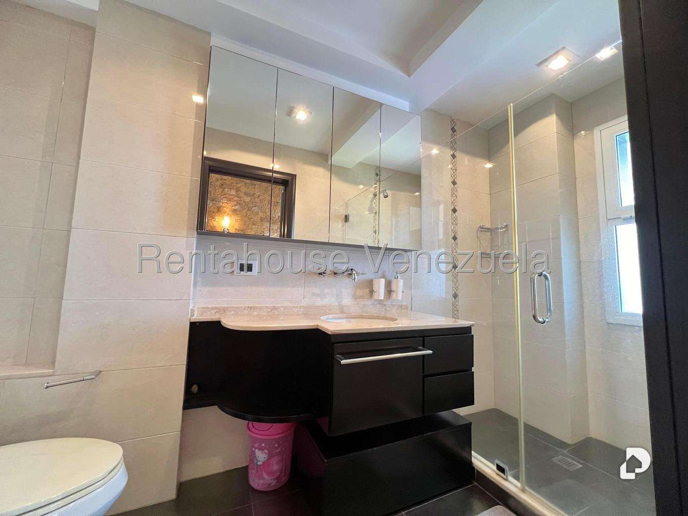 House in La Lagunita Country Club, Caracas – 31