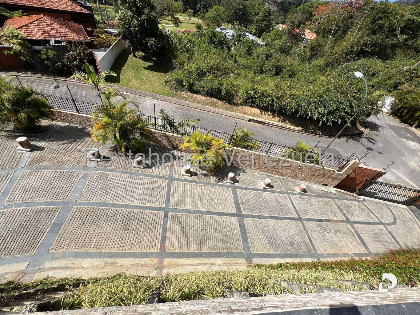 House in La Lagunita Country Club, Caracas – 52