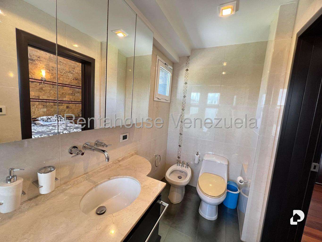 House in La Lagunita Country Club, Caracas – 40