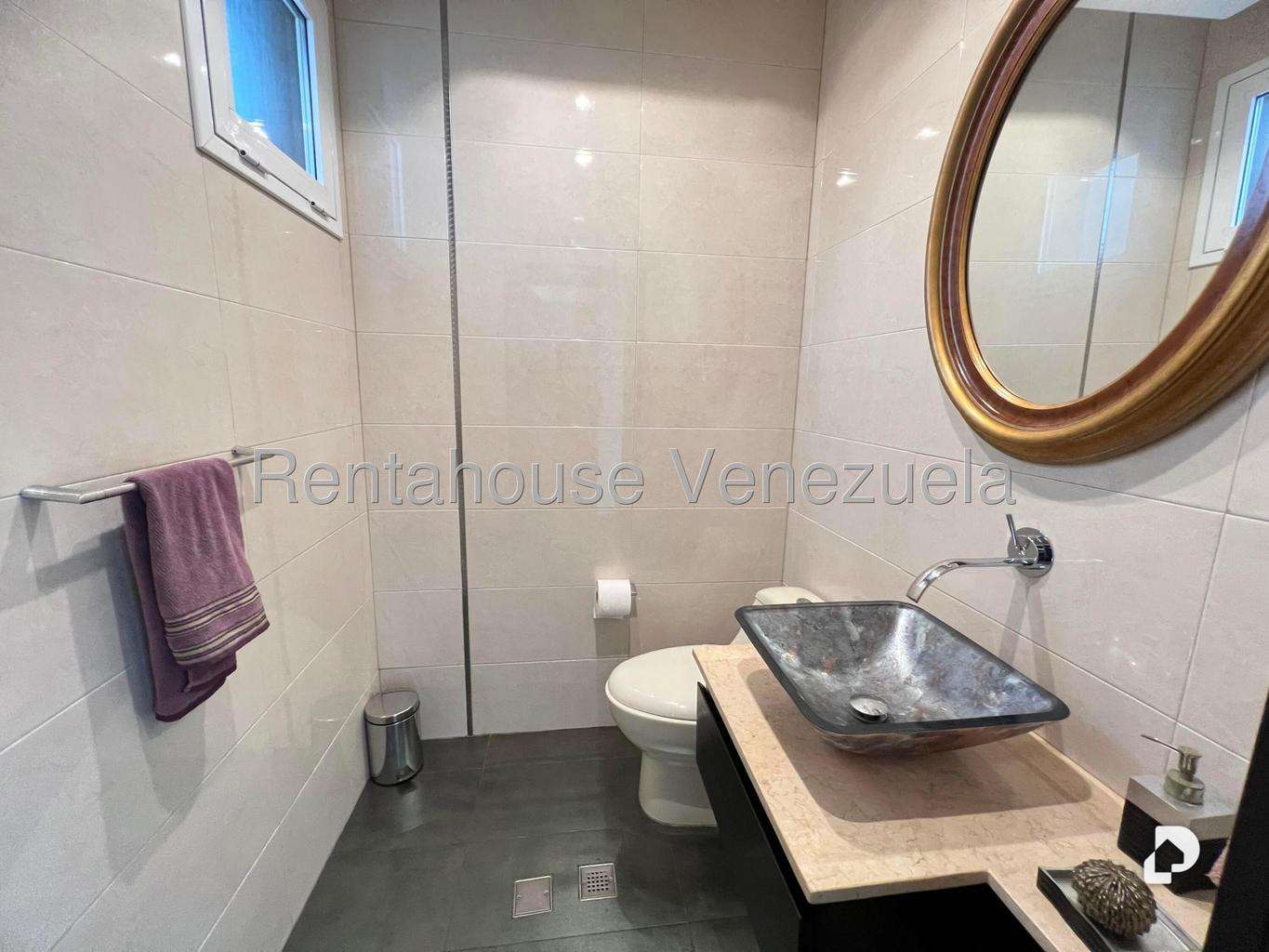 House in La Lagunita Country Club, Caracas – 58