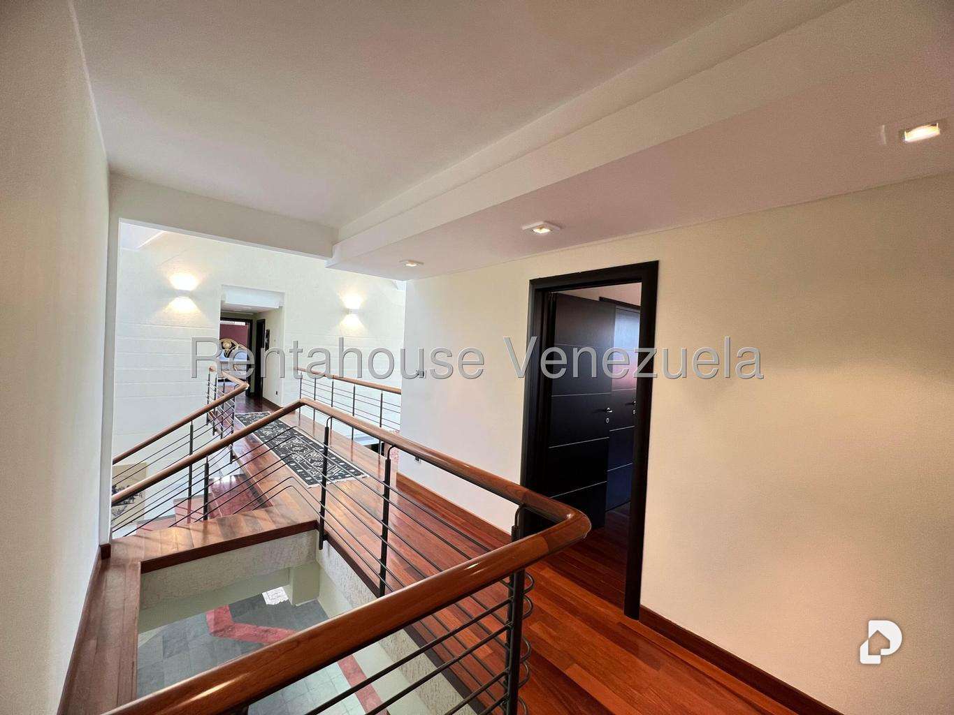 House in La Lagunita Country Club, Caracas – 33