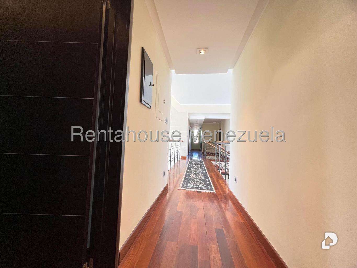 House in La Lagunita Country Club, Caracas – 22