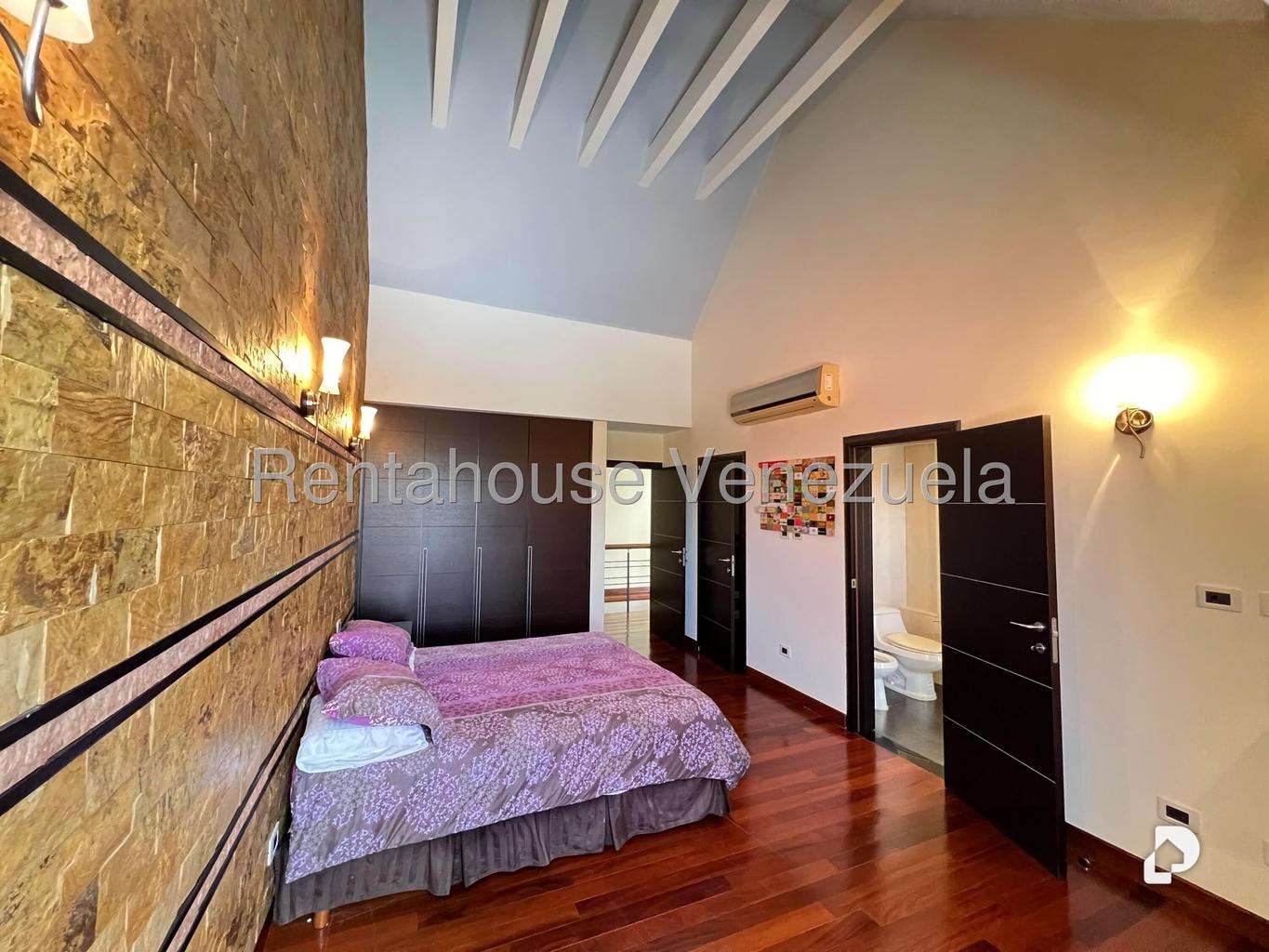 House in La Lagunita Country Club, Caracas – 30