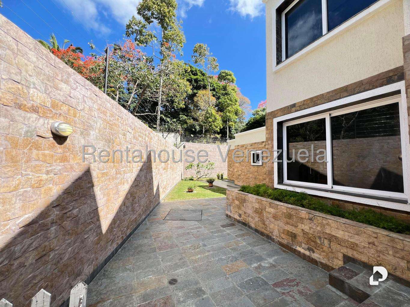 House in La Lagunita Country Club, Caracas – 64