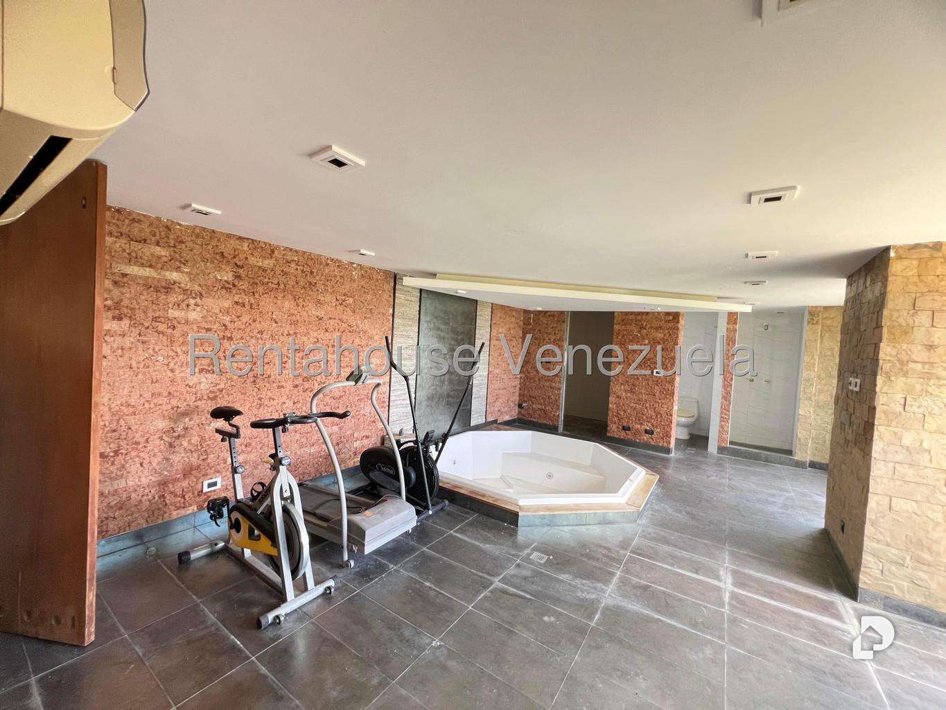House in La Lagunita Country Club, Caracas – 67