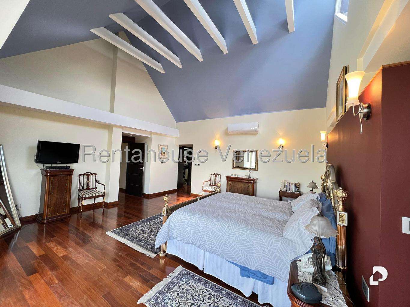 House in La Lagunita Country Club, Caracas – 18