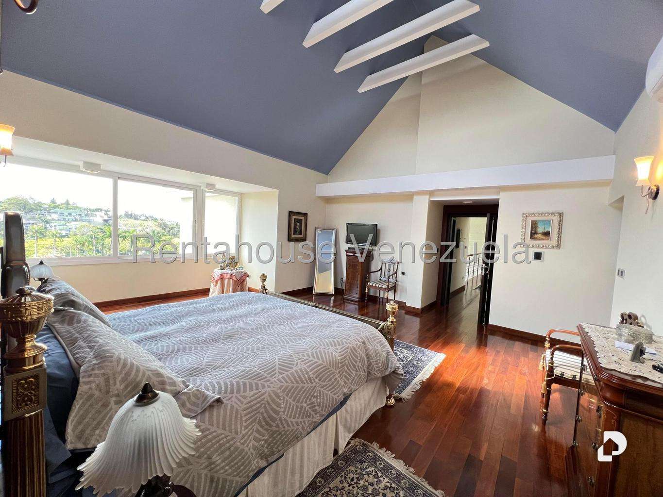 House in La Lagunita Country Club, Caracas – 16