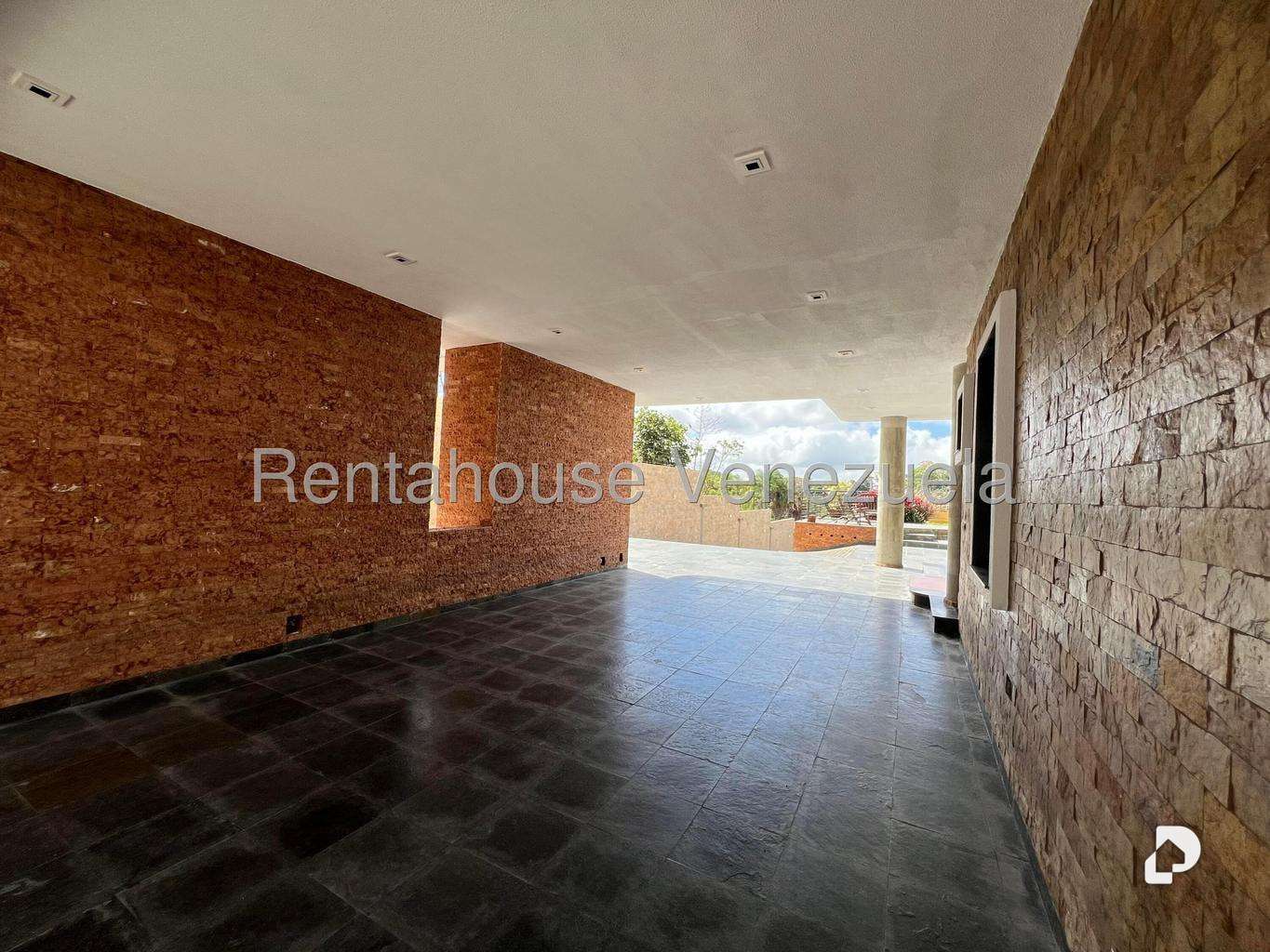 House in La Lagunita Country Club, Caracas – 55