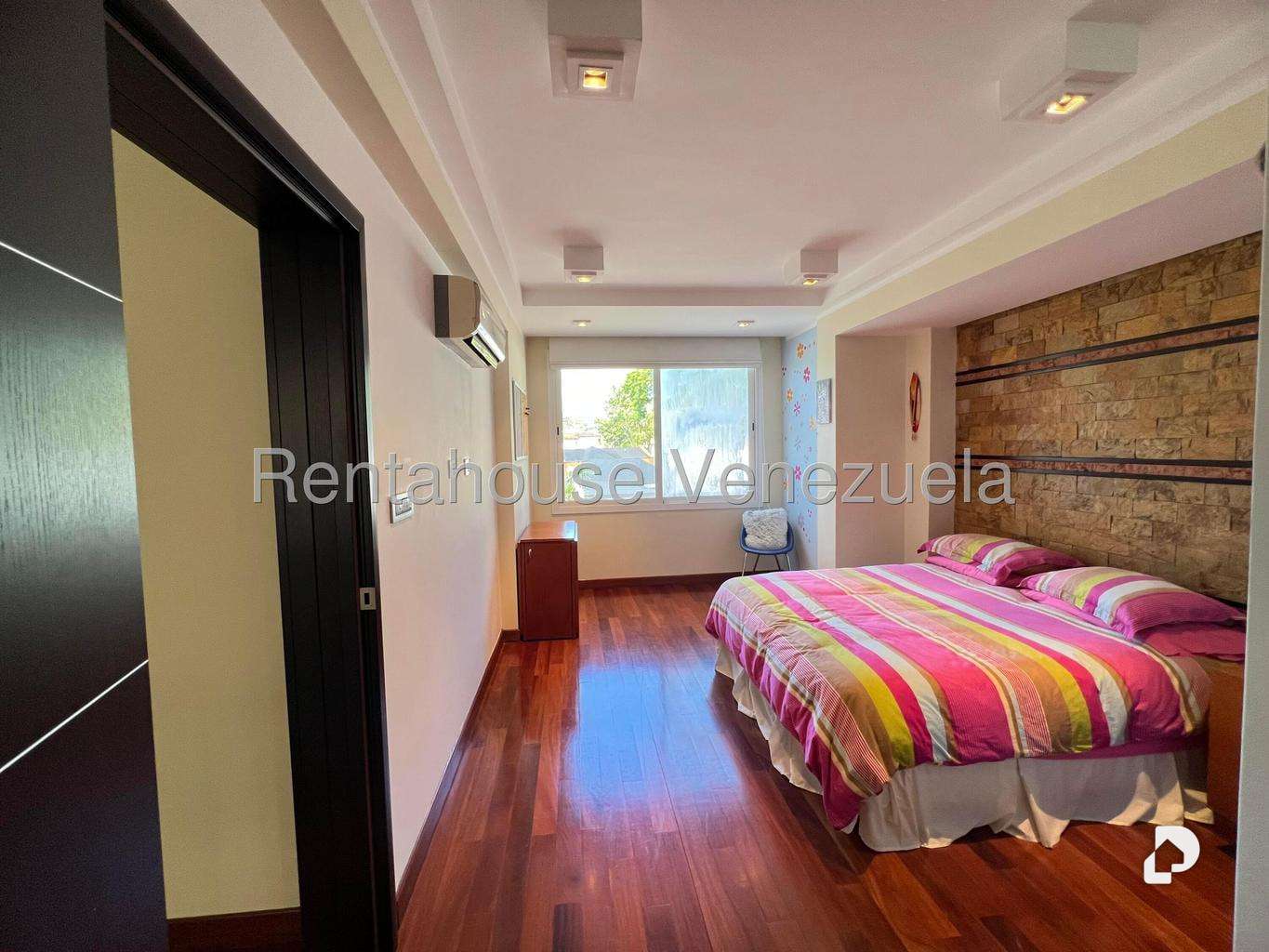 House in La Lagunita Country Club, Caracas – 37