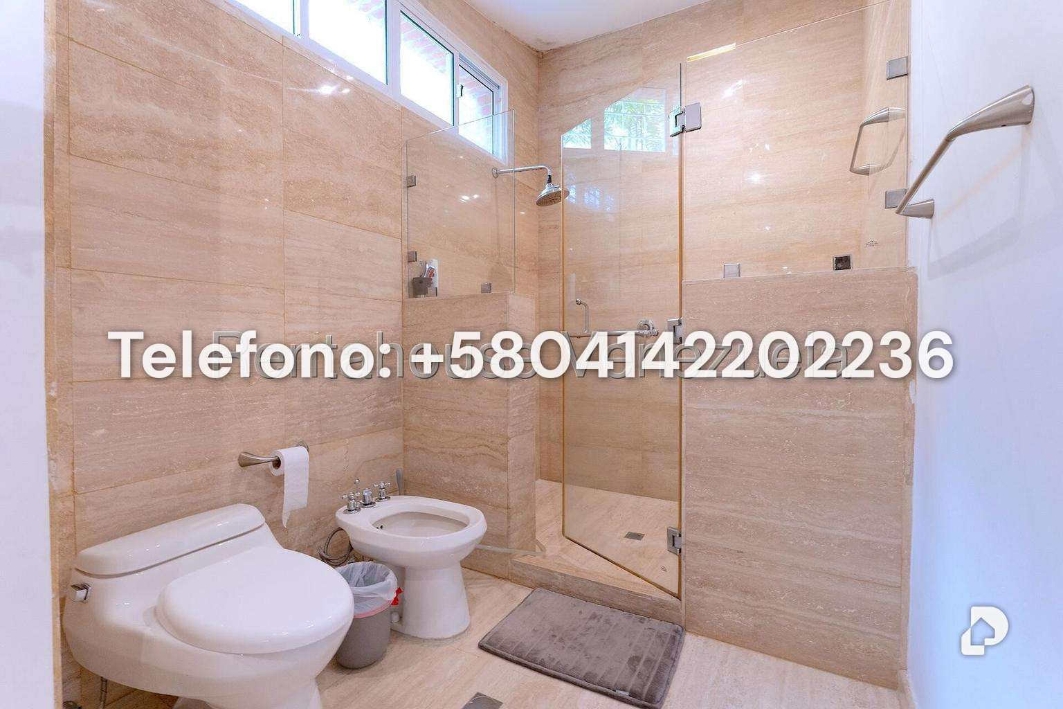 House in La Lagunita Country Club, Caracas – 32