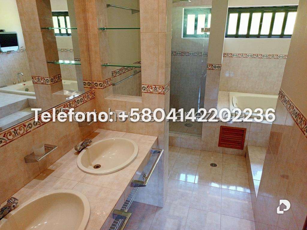 Casa en Oripoto, Caracas – 23