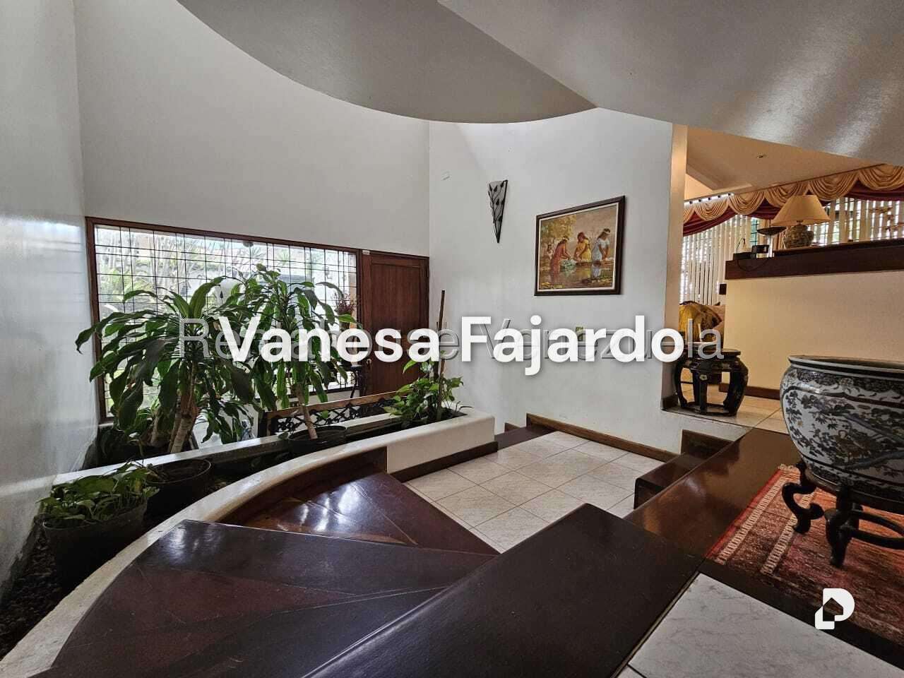 Casa en Alto Prado, Caracas – 11