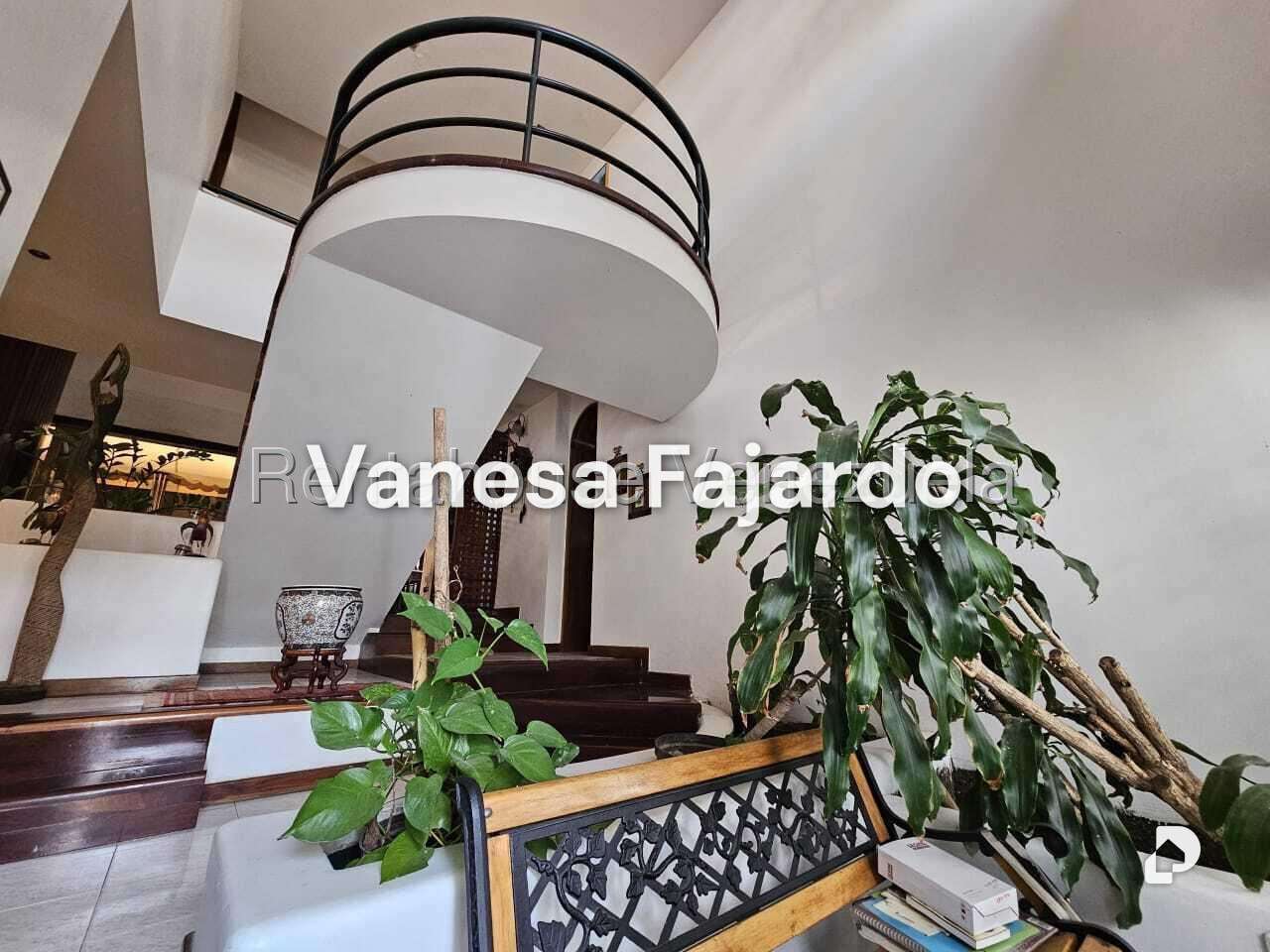 Casa en Alto Prado, Caracas – 8
