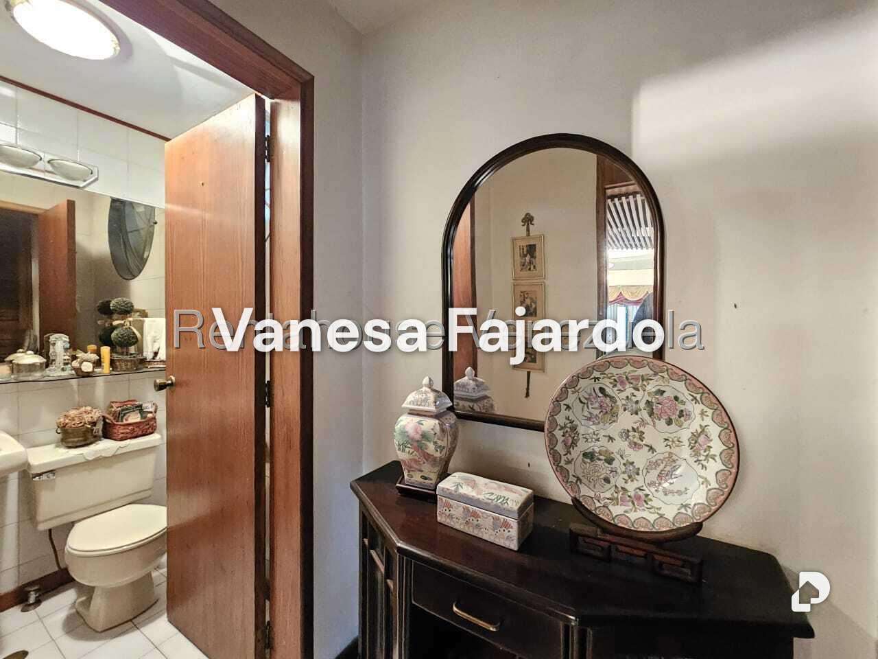 Casa en Alto Prado, Caracas – 20