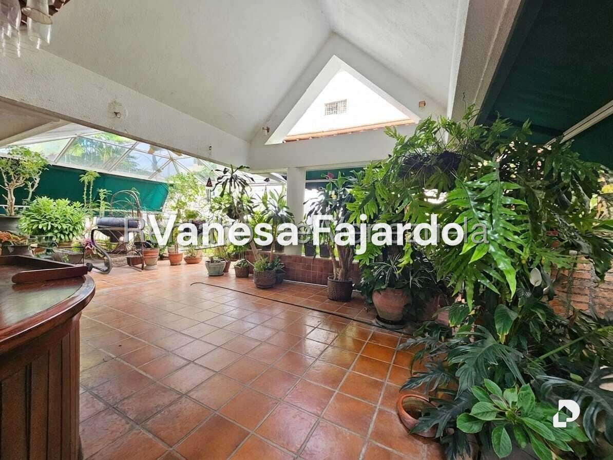 Casa en Alto Prado, Caracas – 27