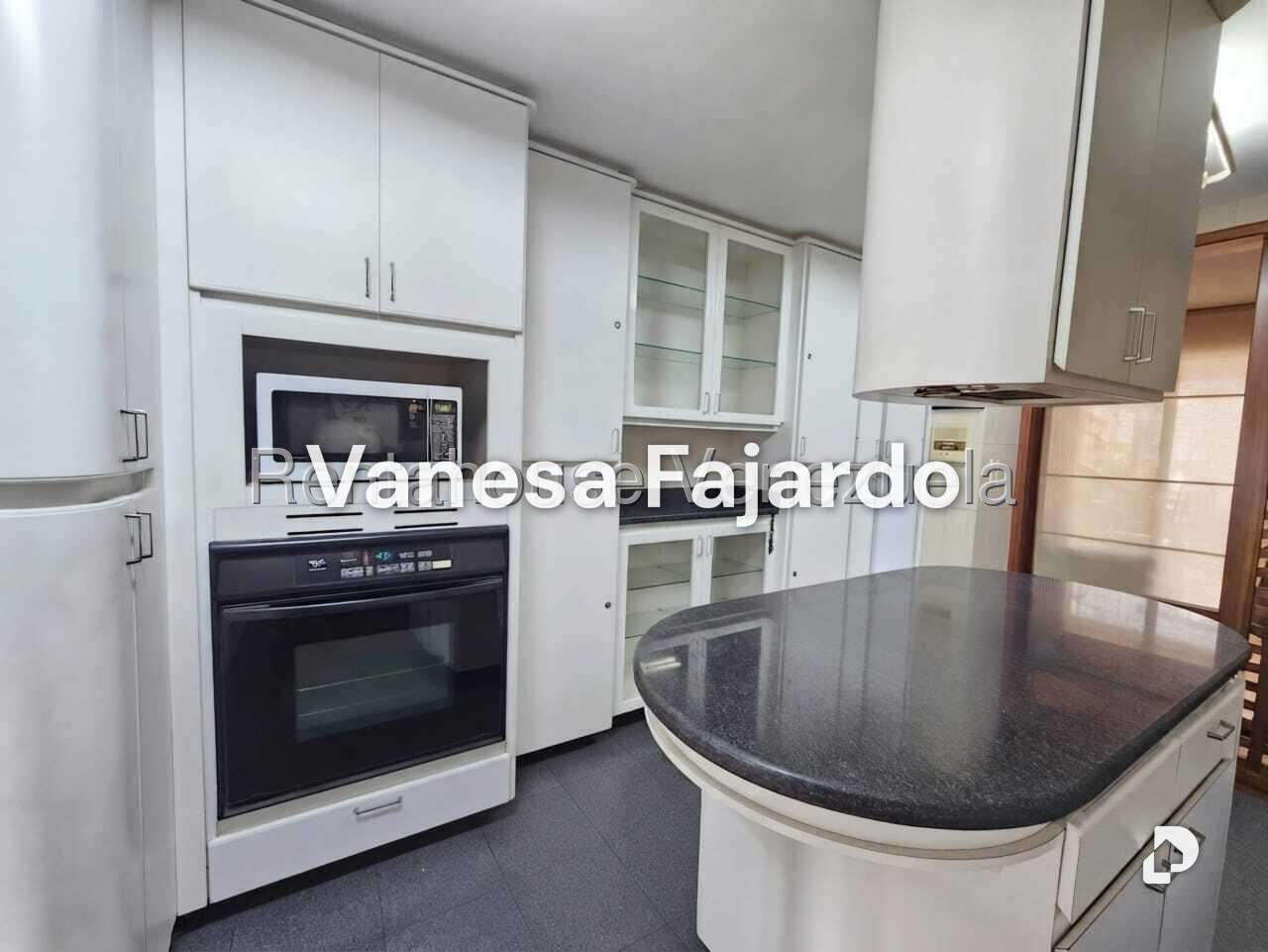Casa en Alto Prado, Caracas – 23