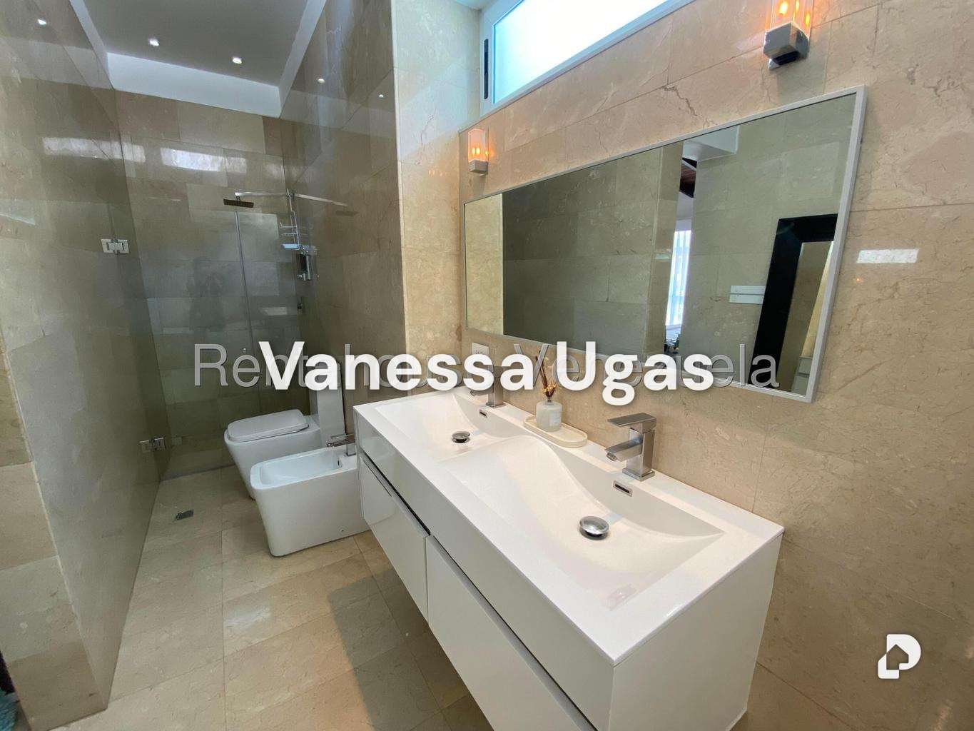 Casa en Alto Prado, Caracas – 13