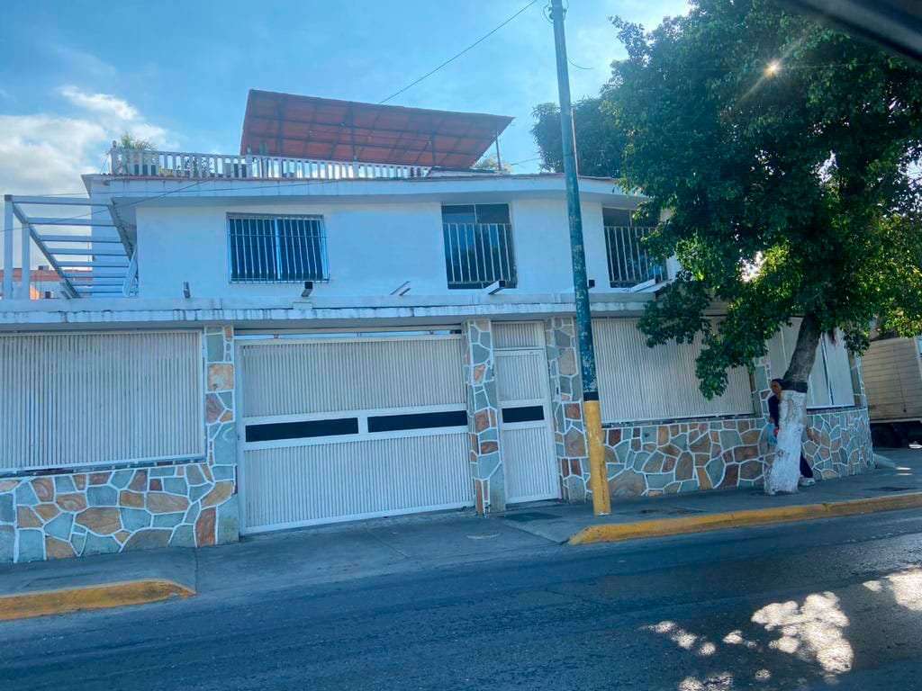 Casa en Catia La Mar - 1