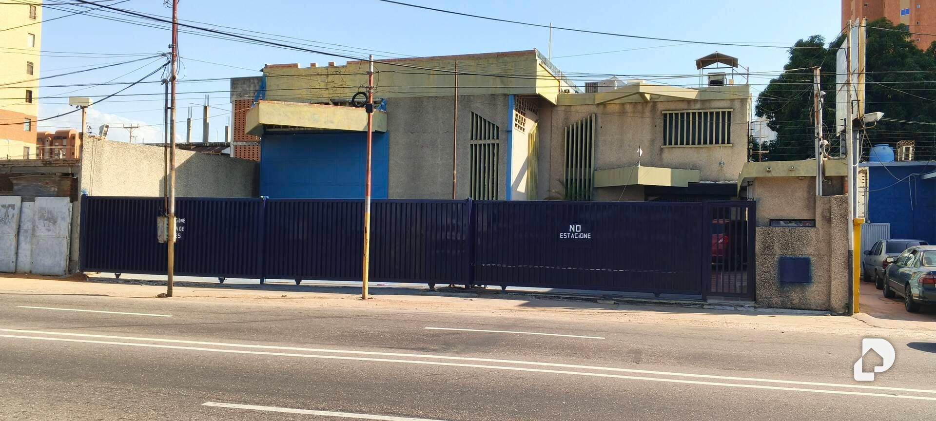 Galpón en Avenida Cecilio Acosta, Maracaibo – 1