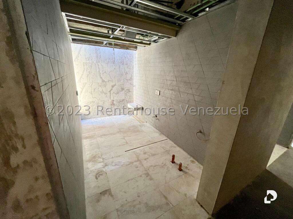 Casa en Cerro Verde, Caracas – 27