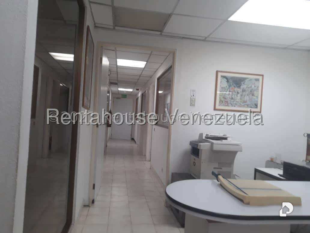 Edificio en La Urbina, Caracas – 12