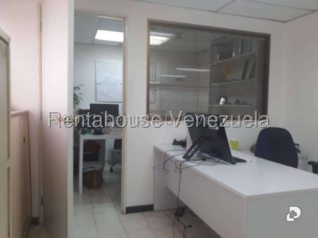 Edificio en La Urbina, Caracas – 11