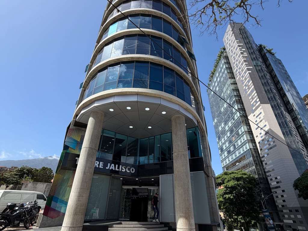 Oficina en Las Mercedes, Caracas - 1