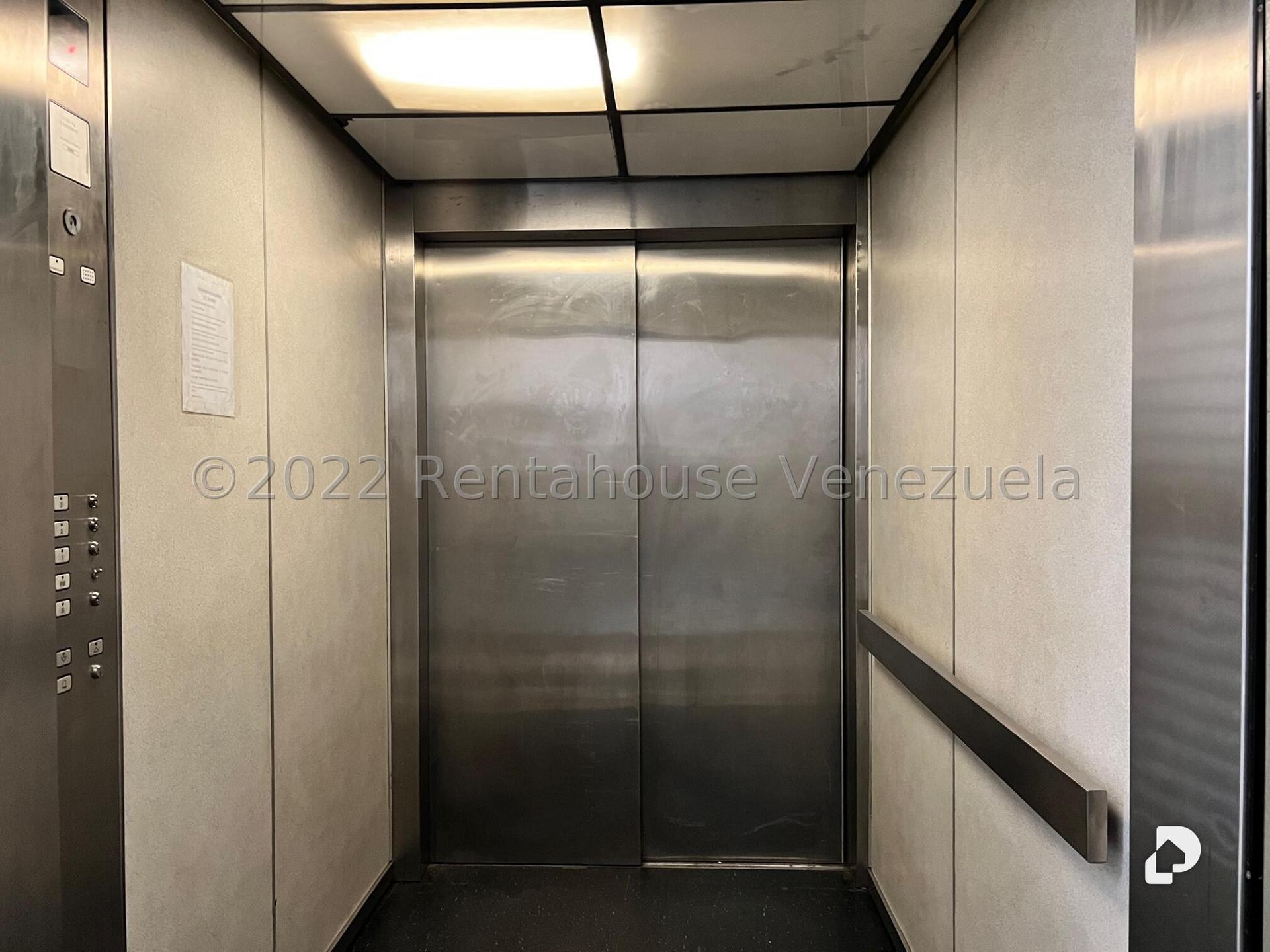 Edificio en Prado de María, Caracas – 2