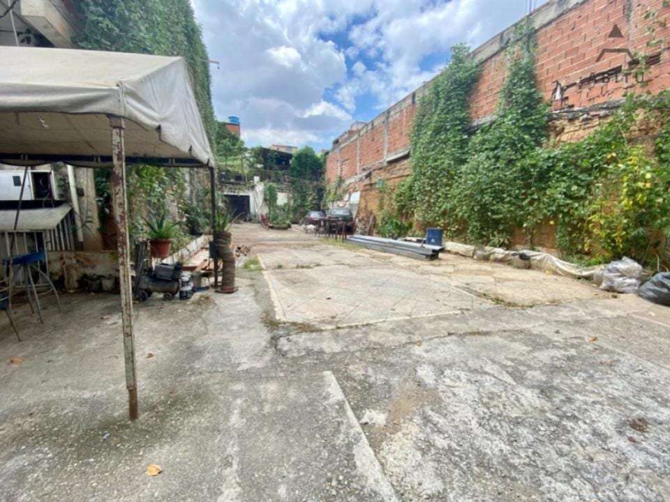 Building in El Cementerio, Caracas - 1