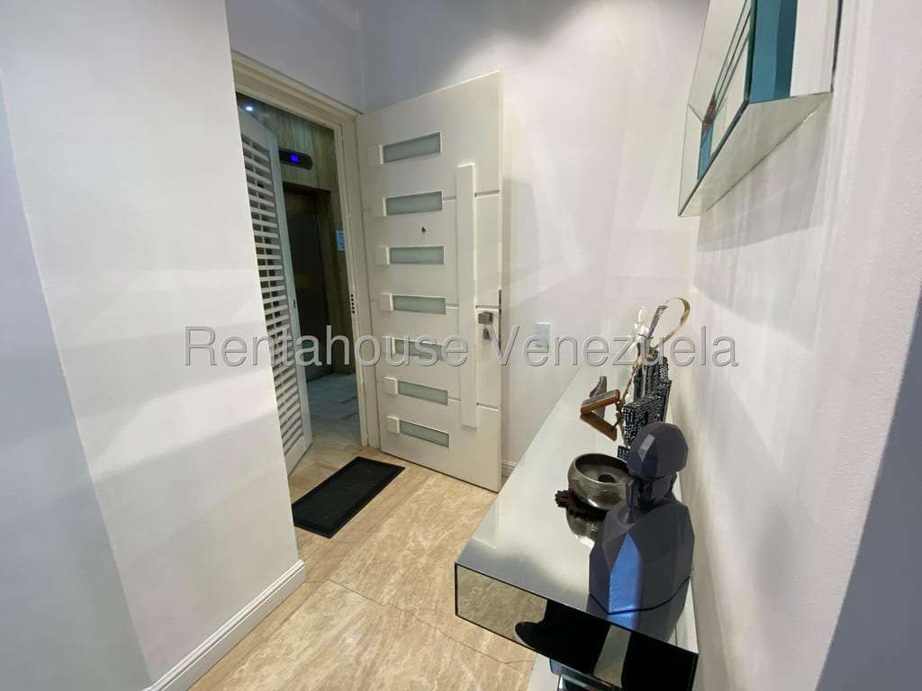Apartamento en Las Mesetas de Santa Rosa de Lima, Caracas