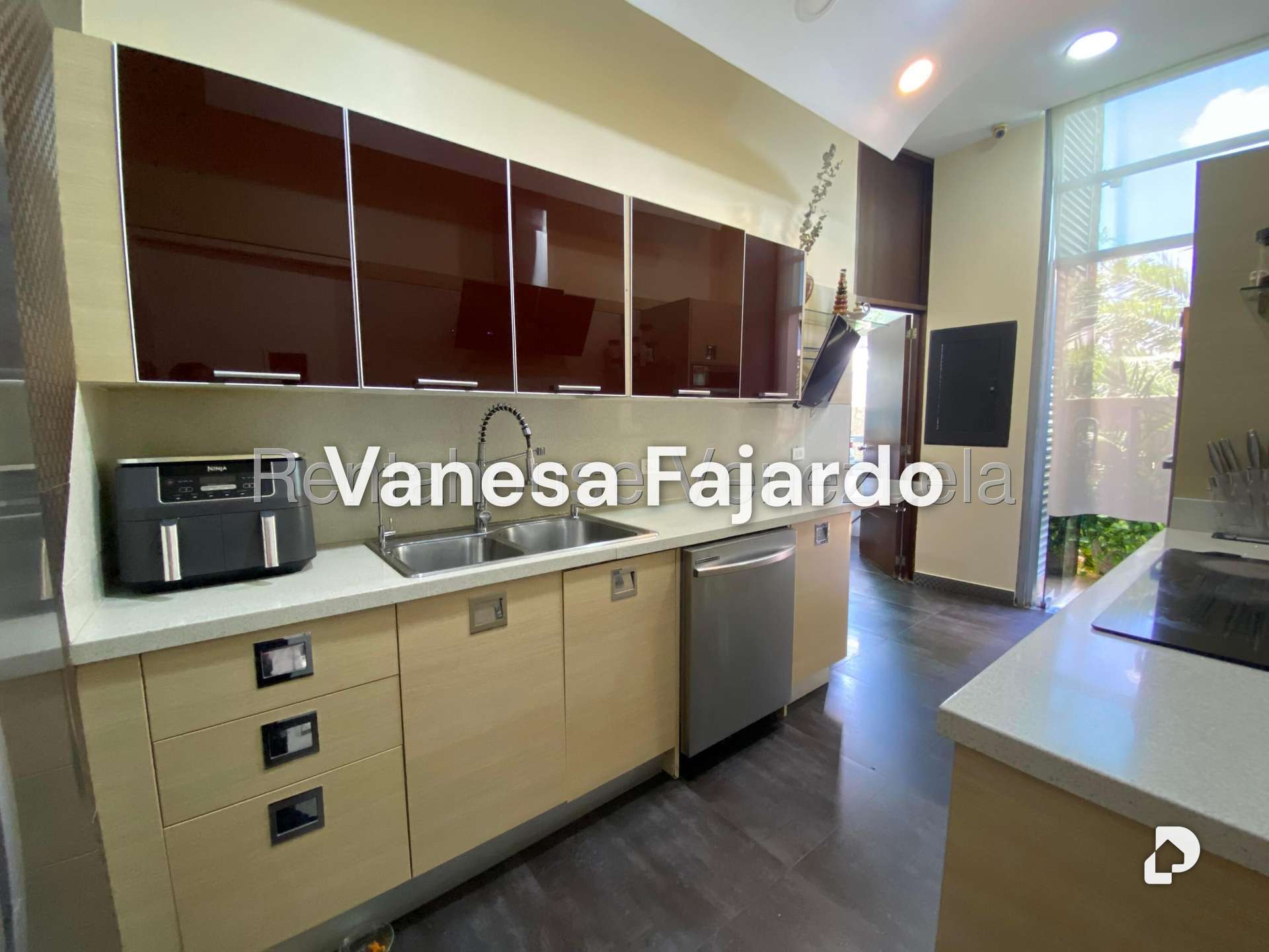 Apartamento en Las Mesetas de Santa Rosa de Lima, Caracas – 27