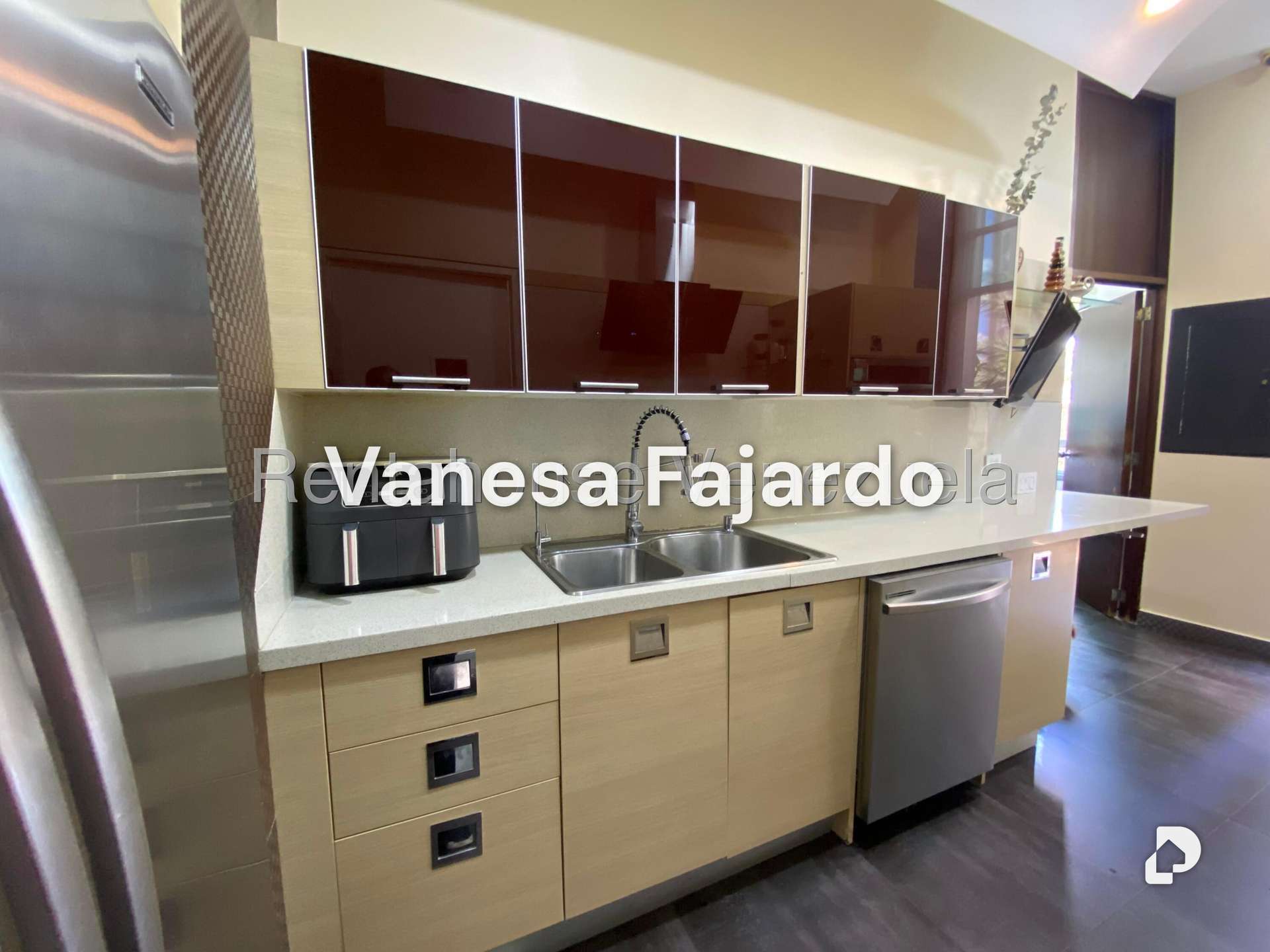 Apartamento en Las Mesetas de Santa Rosa de Lima, Caracas – 26