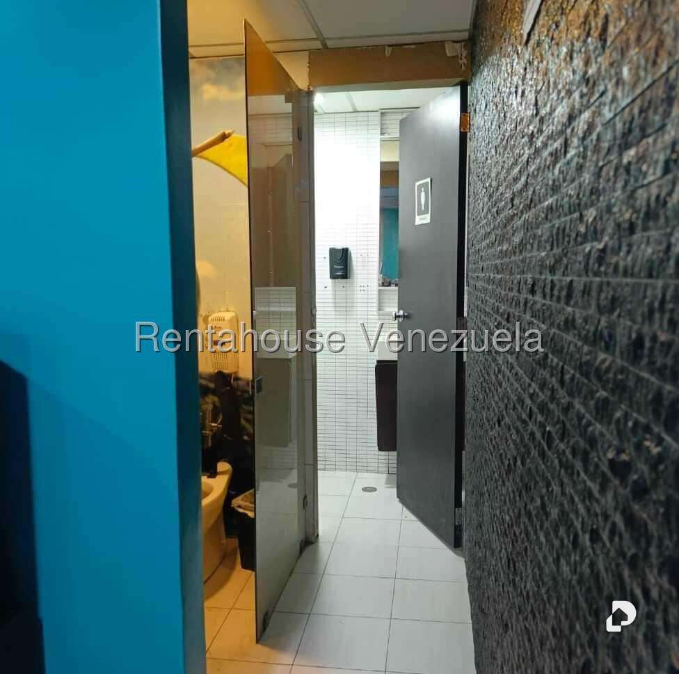Local comercial en Los Dos Caminos, Caracas – 10
