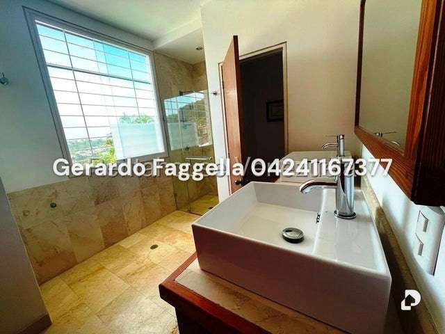 Casa en Alto Prado, Caracas – 16
