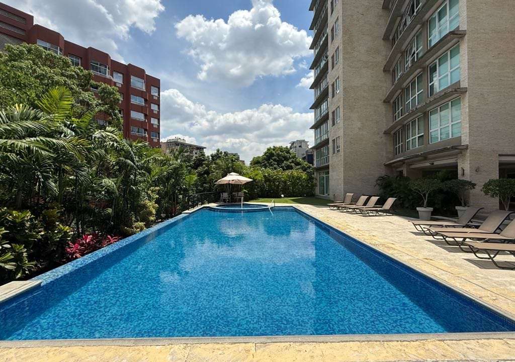 Apartment in El Rosal, Caracas - 1