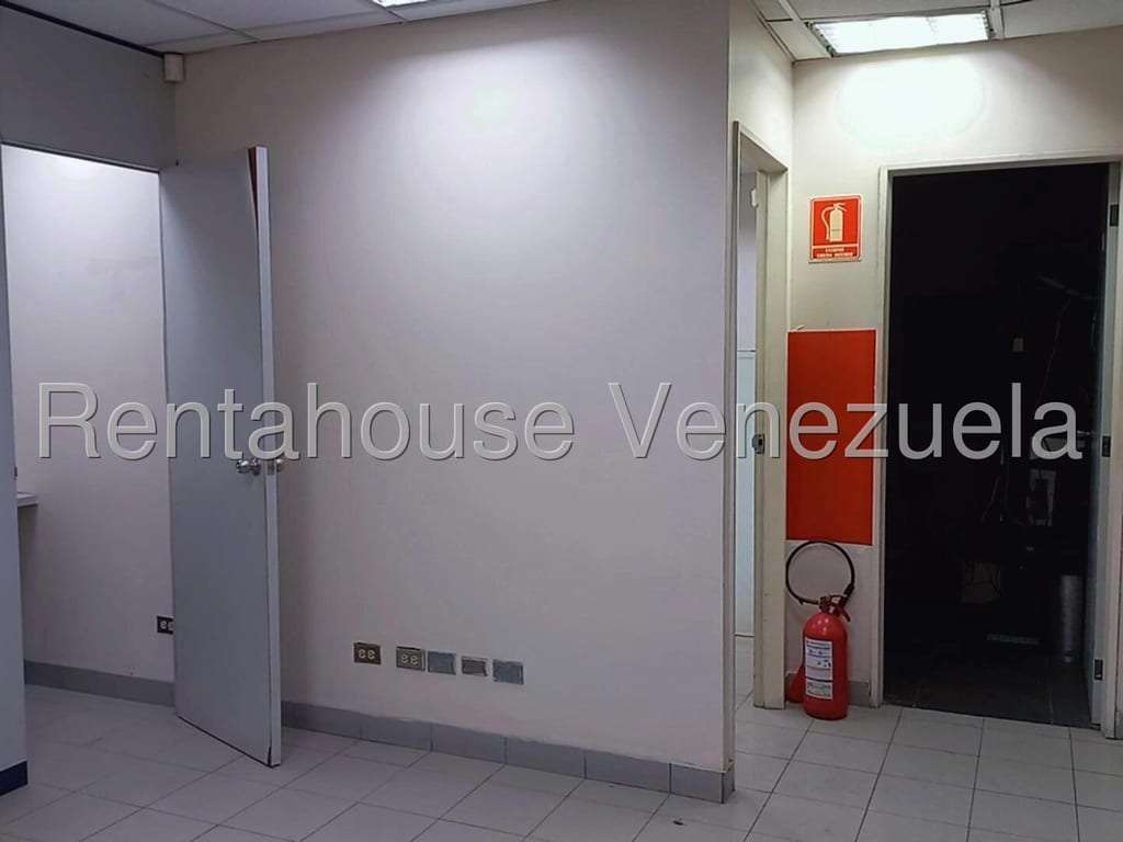 Local comercial en Los Cortijos de Lourdes, Caracas