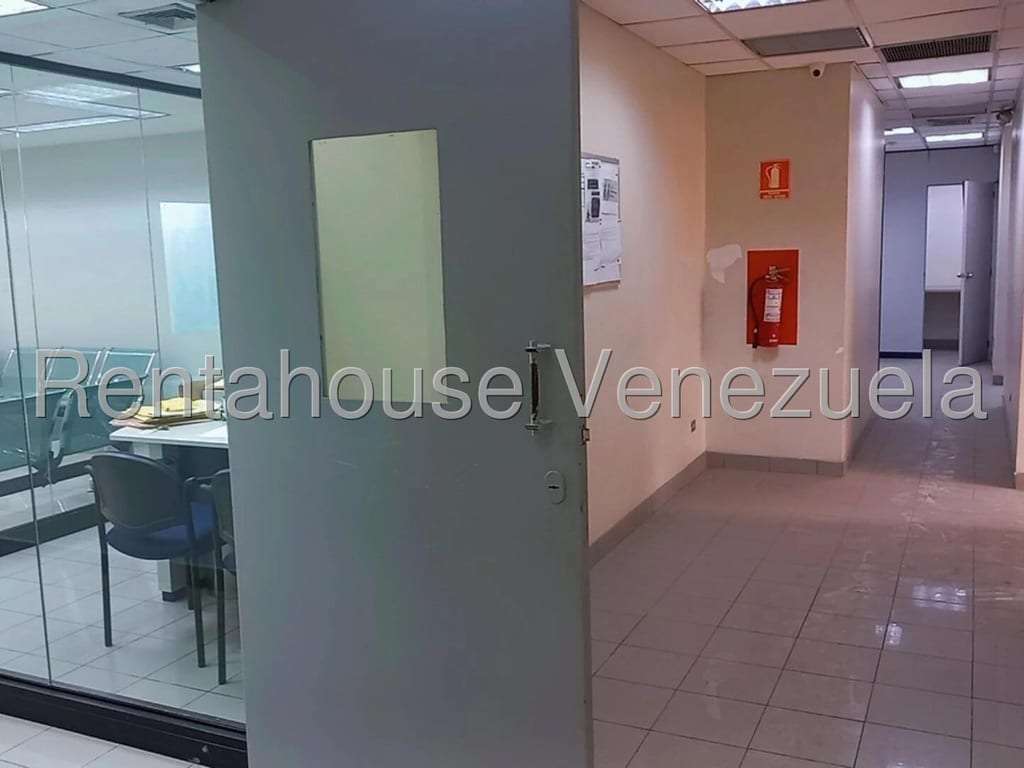 Local comercial en Los Cortijos de Lourdes, Caracas