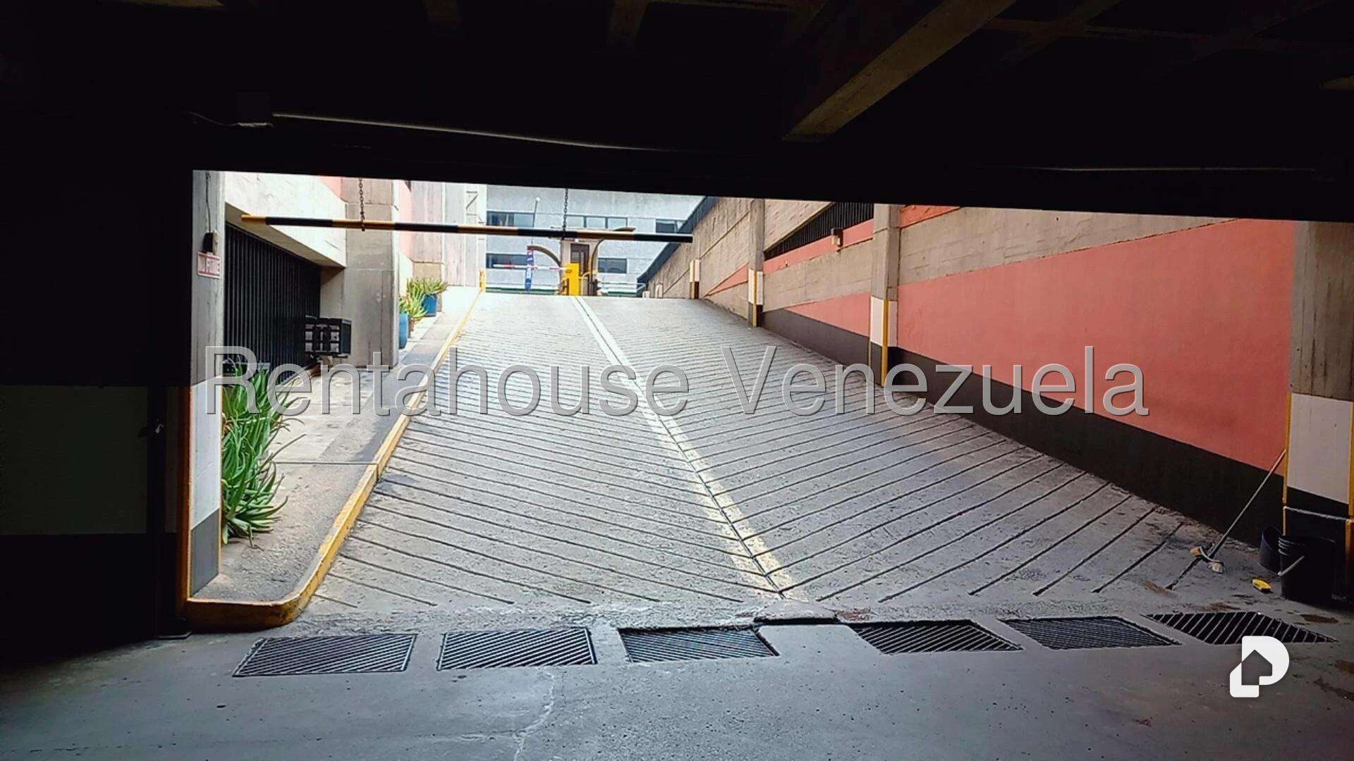 Local comercial en Los Cortijos de Lourdes, Caracas – 20