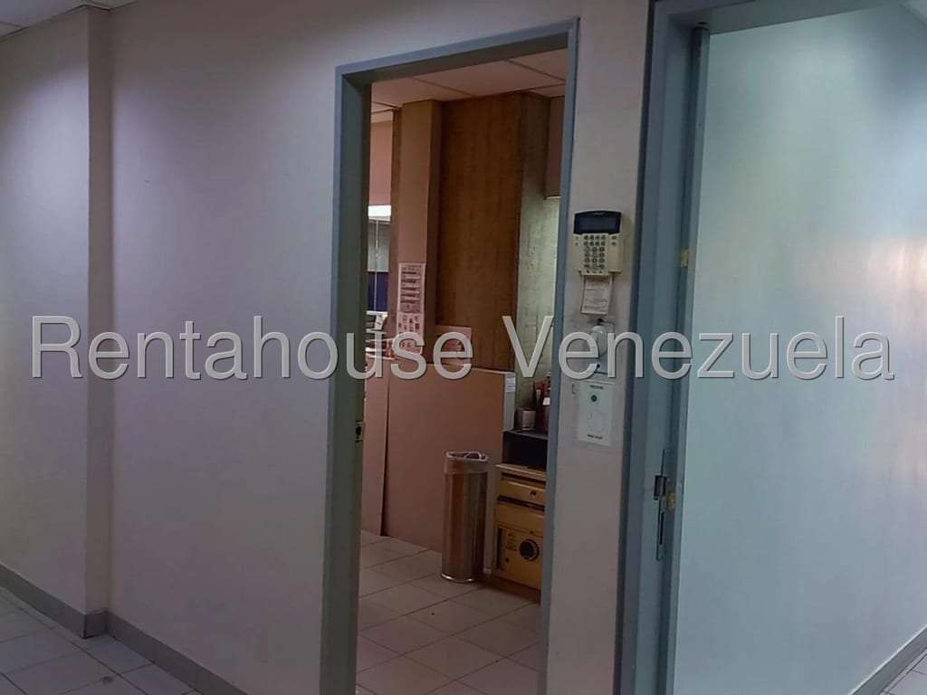 Local comercial en Los Cortijos de Lourdes, Caracas