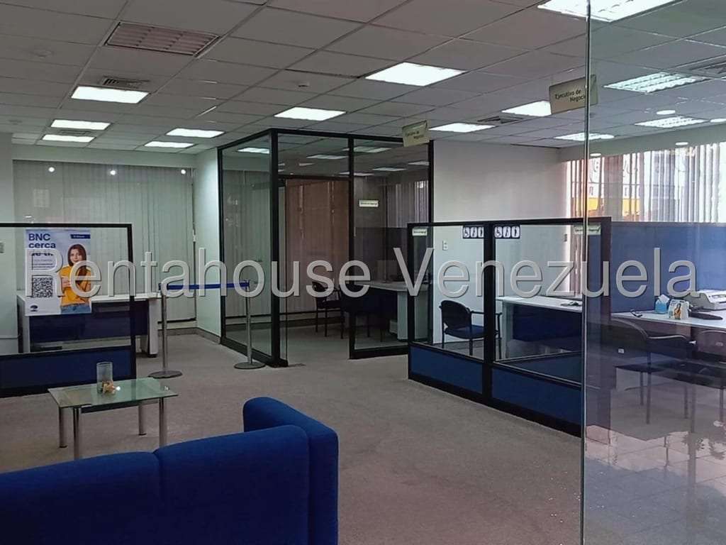 Local comercial en Los Cortijos de Lourdes, Caracas