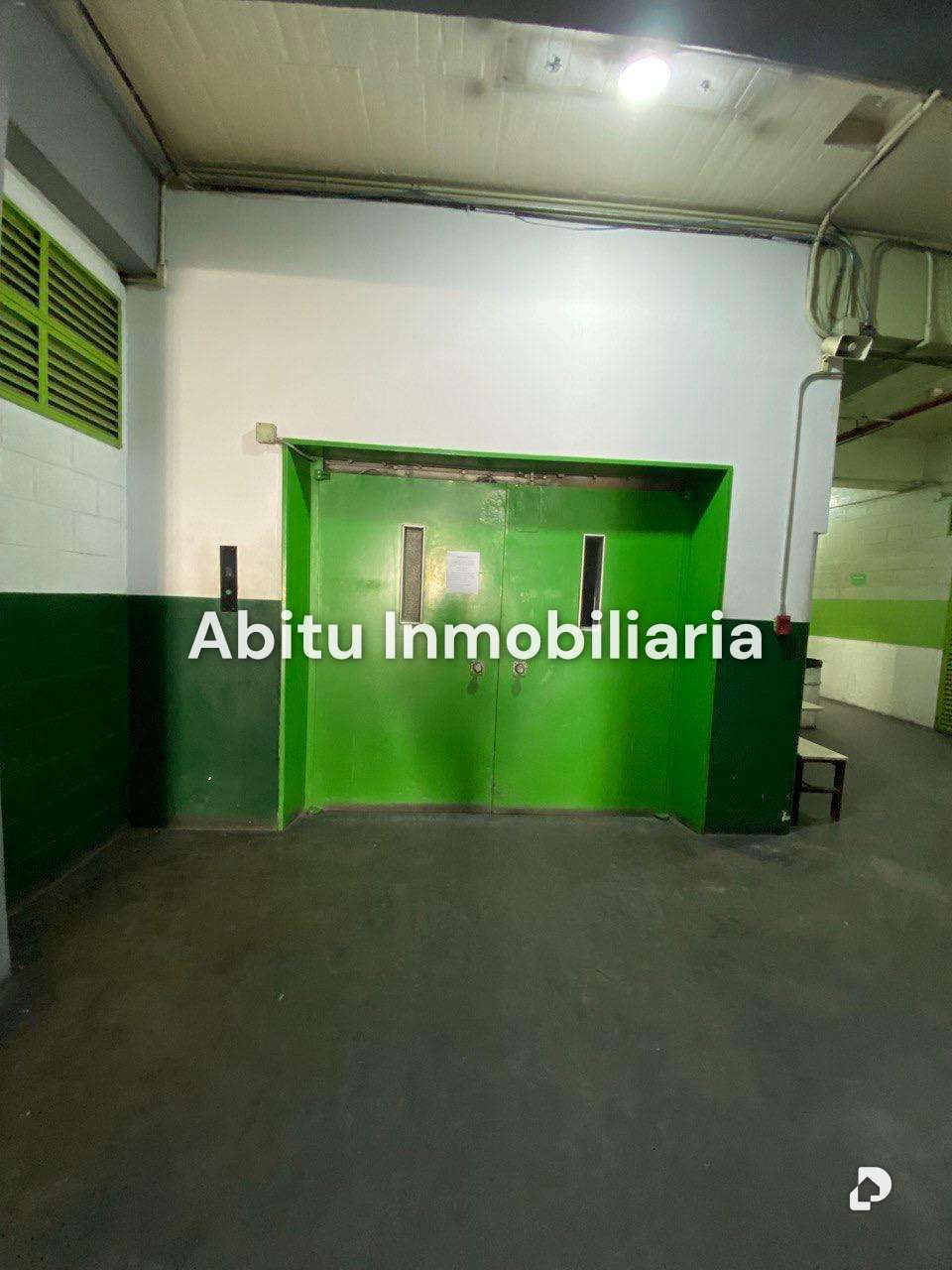 Local comercial en Los Cortijos de Lourdes, Caracas – 8