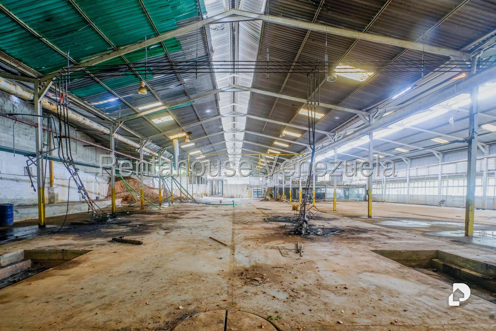 Local comercial en Parque Caiza, Caracas – 23