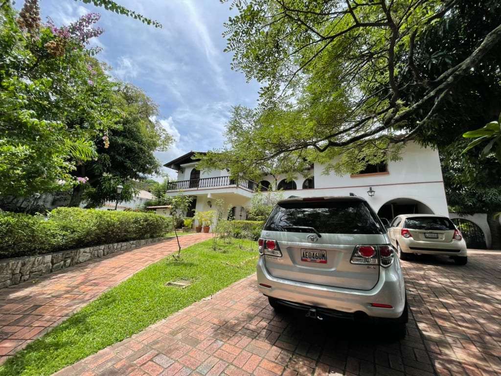 Casa en Country Club, Caracas - 1