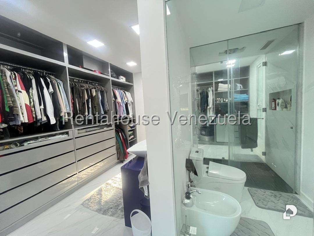House in Colinas del Tamanaco, Caracas – 14
