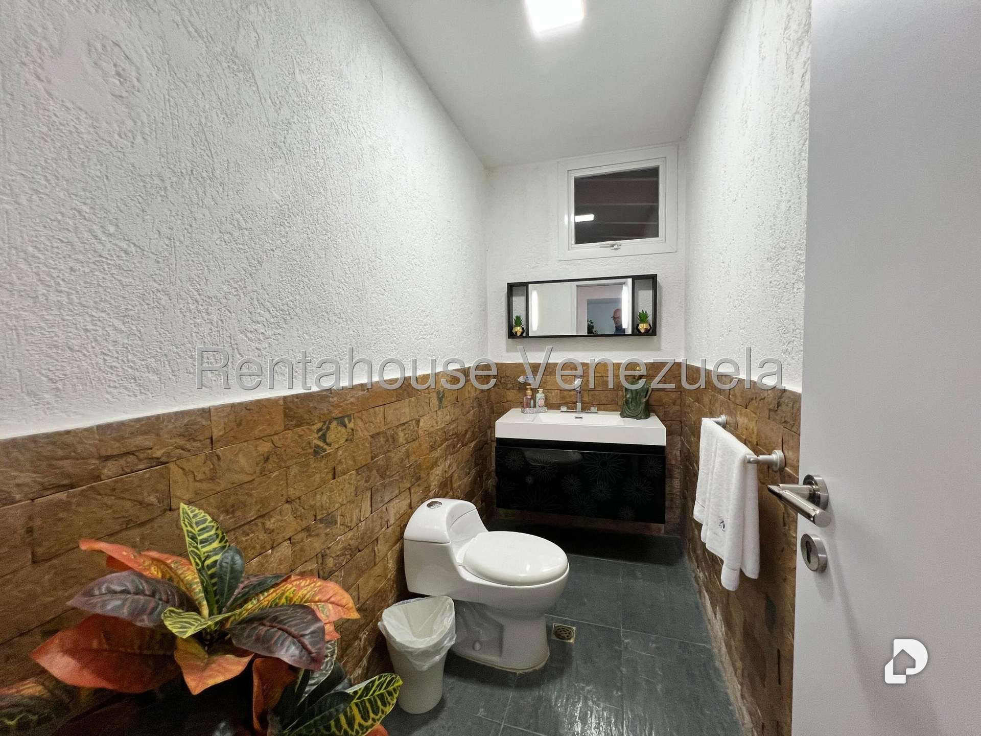 House in Colinas del Tamanaco, Caracas – 23