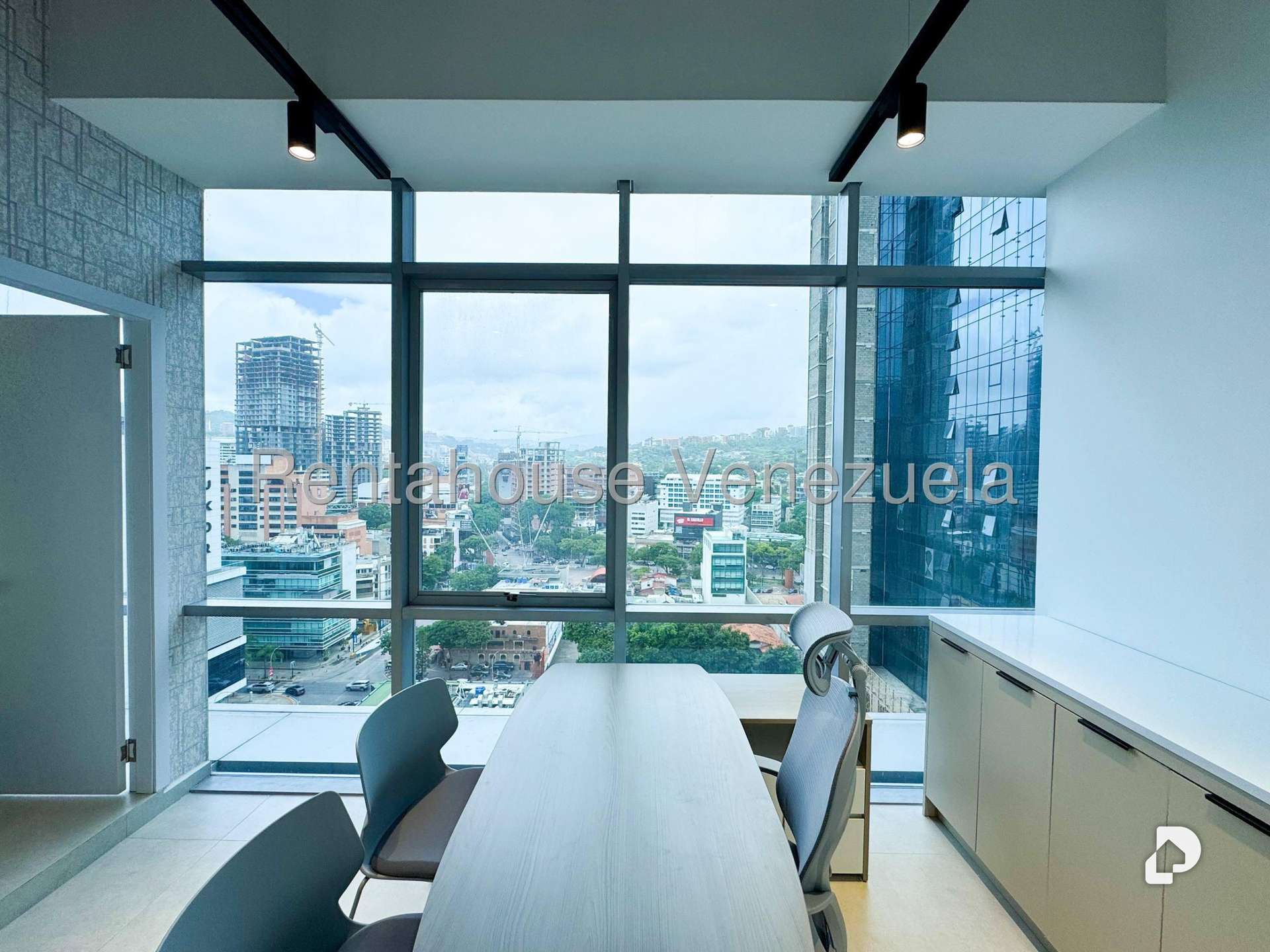 Oficina en Las Mercedes, Caracas – 11