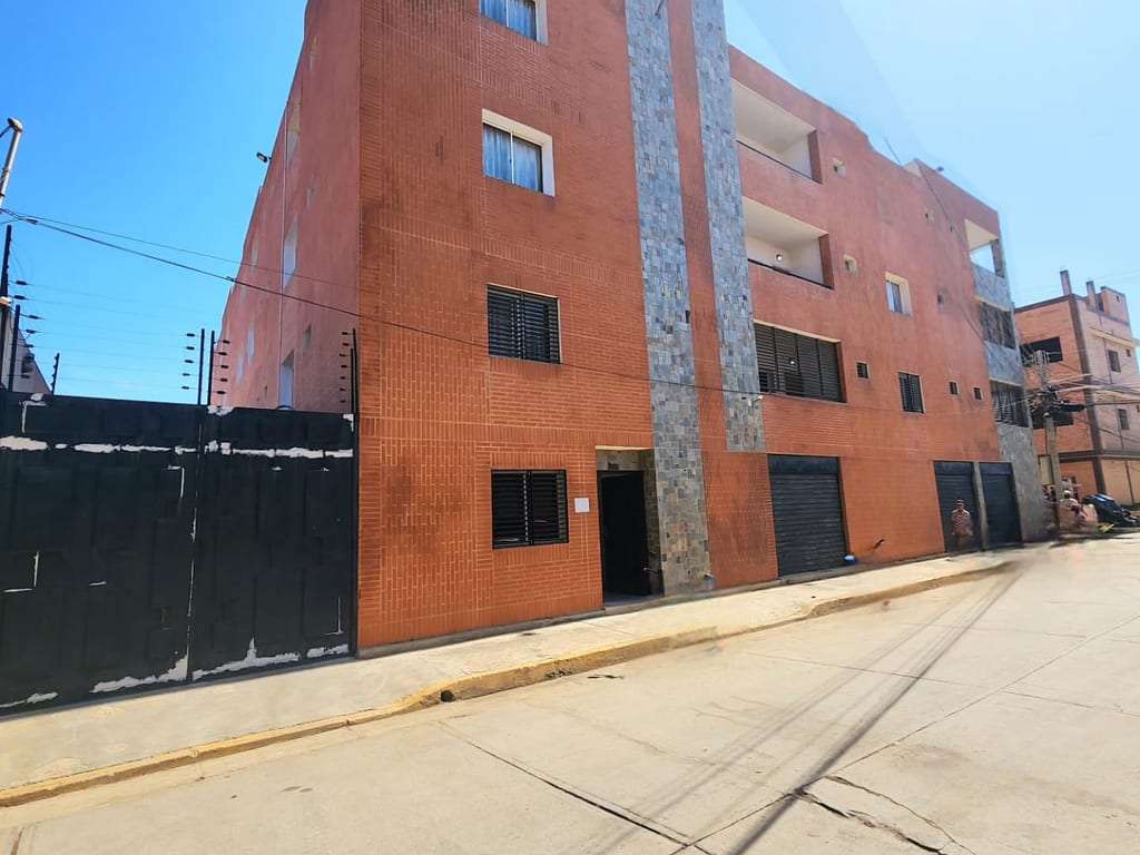 Edificio en Tucacas - 1
