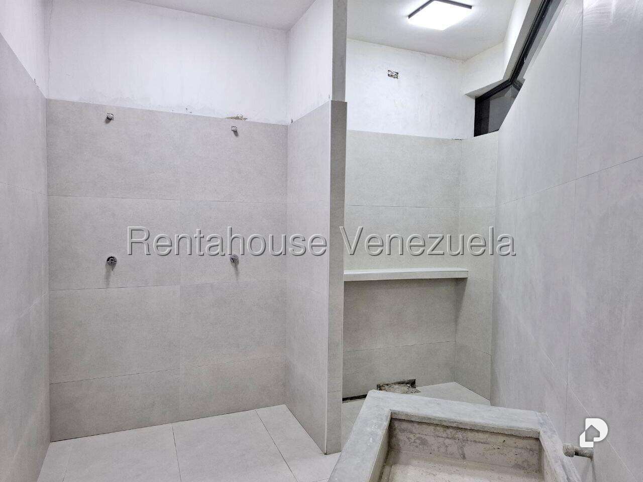 Local comercial en Los Ruices, Caracas – 16