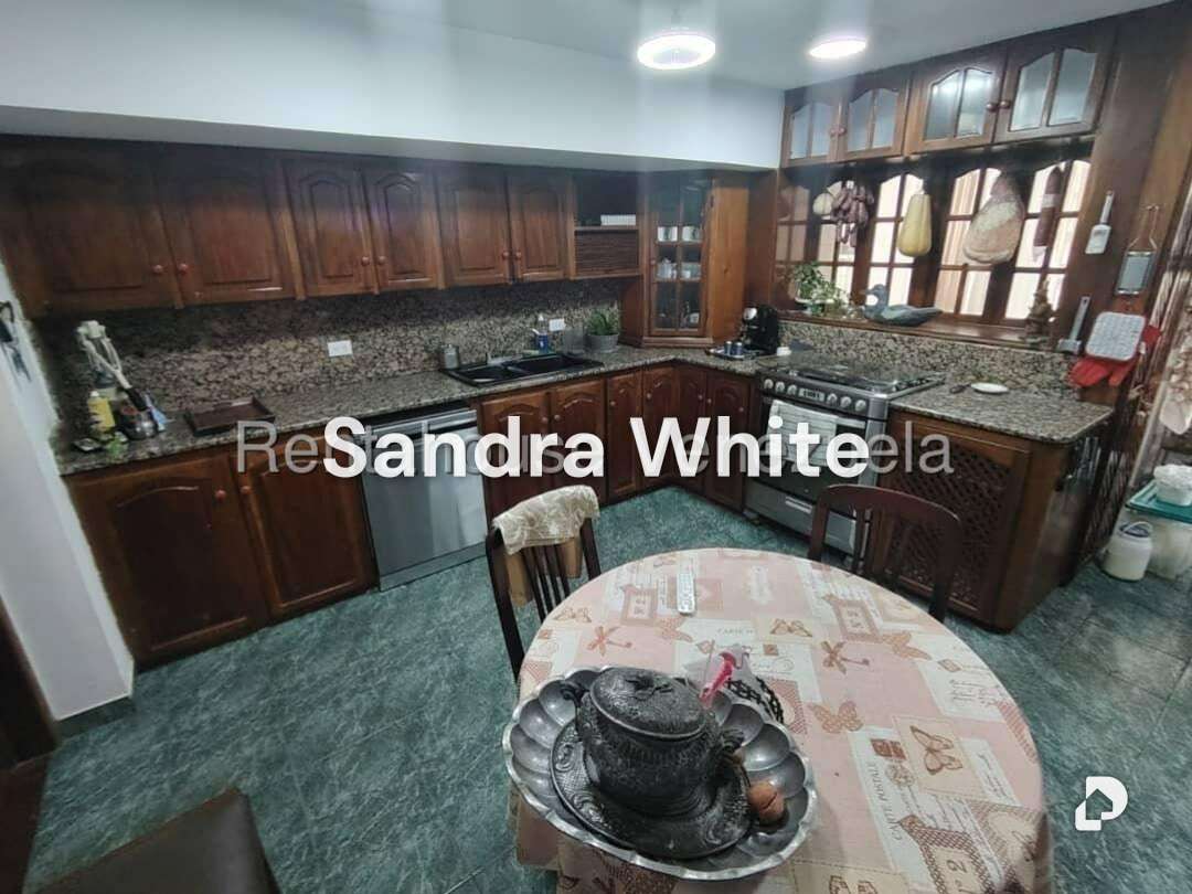 Apartamento en La Tahona. 27-3898, Caracas – 13