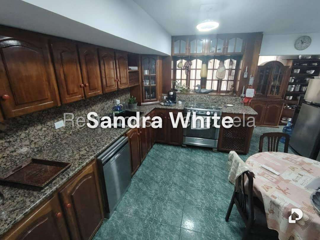 Apartamento en La Tahona. 27-3898, Caracas – 12